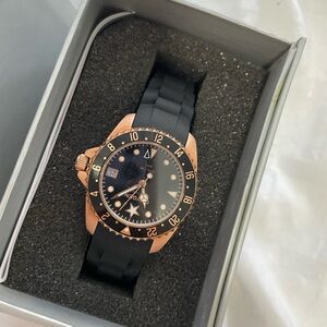 Black and Gold Sports Watch with Rotating Bezel oxygen O2